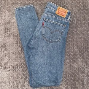 Levi 711 skinny, light jean size 26